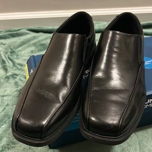 Nut Bush men’s leather dress shoes